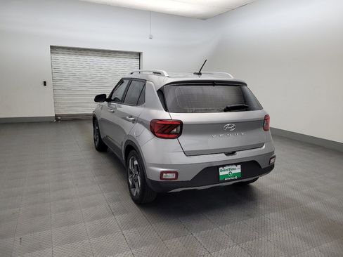 Used 2023 Hyundai Venue SEL w/ Cargo Package FWD image 5