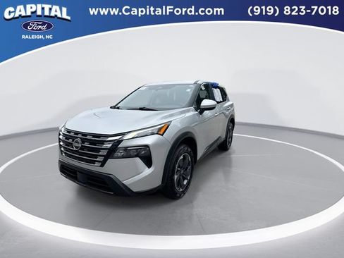 Used 2025 Nissan Rogue SV FWD image 4