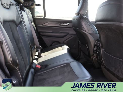 Used 2024 Jeep Grand Cherokee Altitude AWD/4WD image 12