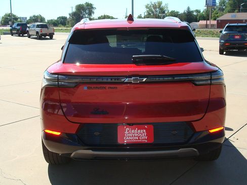 Used 2024 Chevrolet Equinox EV LT w/ LPO, Blackout Package AWD/4WD image 5