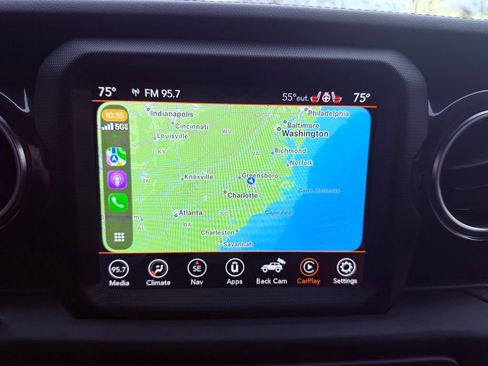 Used 2022 Jeep Wrangler Unlimited Sahara image 11