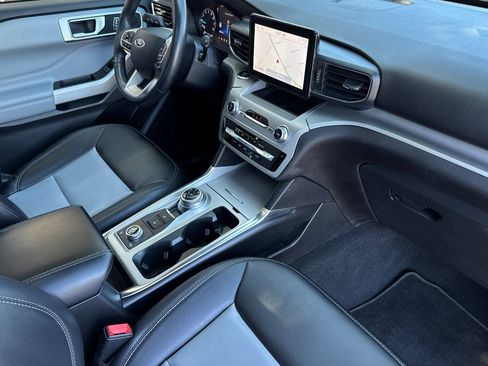 Certified 2022 Ford Explorer XLT w/ Equipment Group 202A AWD/4WD image 11