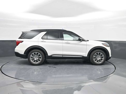 New 2026 Ford Explorer Platinum image 9