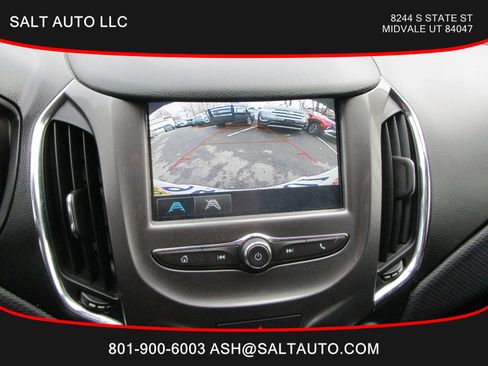 Used 2018 Chevrolet Cruze LT w/ Convenience Package image 10