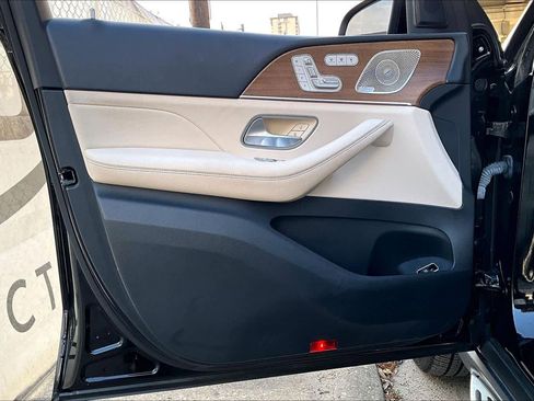 Used 2021 Mercedes-Benz GLS 450 4MATIC image 21