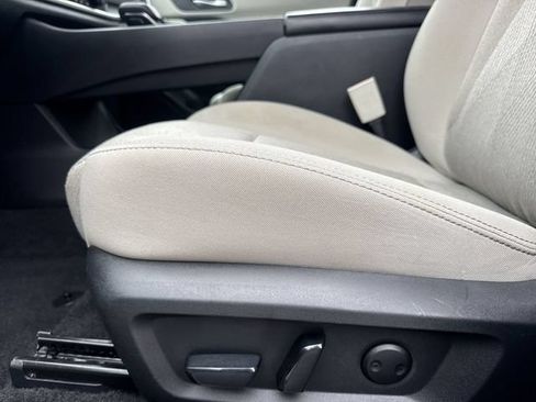 Used 2025 Nissan Rogue SV FWD image 13