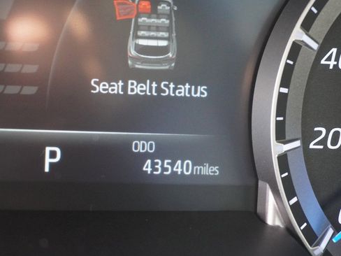 Certified 2022 Toyota Highlander XLE image 9