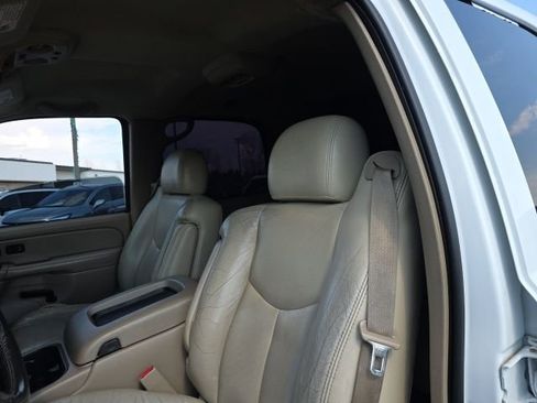 Used 2004 Chevrolet Tahoe Z71 w/ Z71 Preferred Equipment Group AWD/4WD image 15