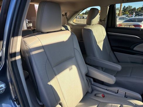 Used 2017 Toyota Highlander Limited AWD/4WD image 21