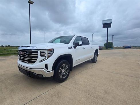 Used 2025 GMC Sierra 1500 SLT image 1
