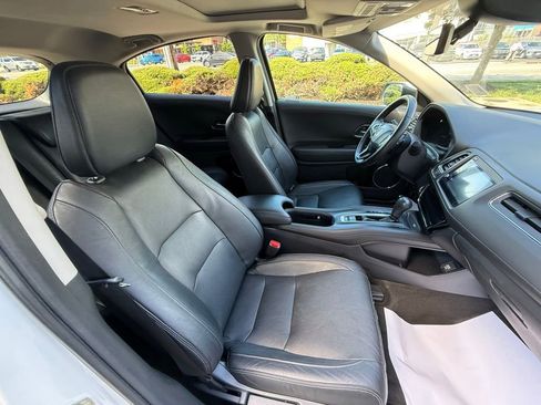 Used 2020 Honda HR-V Touring image 38
