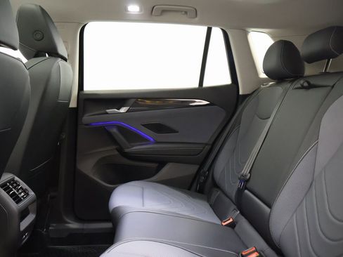 New 2025 Volkswagen Tiguan SE image 26