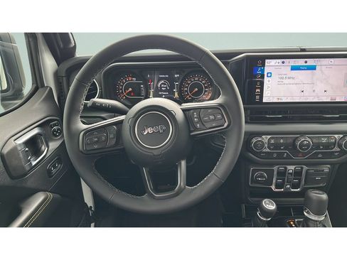 Used 2025 Jeep Gladiator Sport AWD/4WD image 13