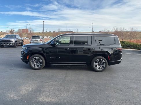 Used 2024 Jeep Wagoneer 4WD w/ Premium Group I image 2