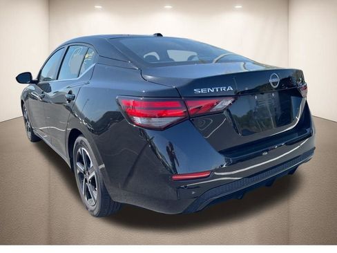 Used 2025 Nissan Sentra SV image 18