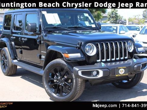 Used 2023 Jeep Wrangler Unlimited Sahara w/ Cold Weather Group AWD/4WD image 1