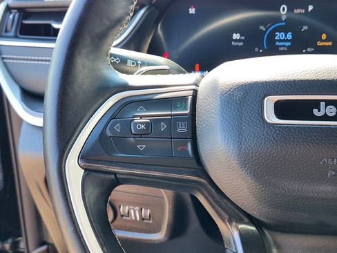 Used 2022 Jeep Grand Cherokee Altitude AWD/4WD image 27