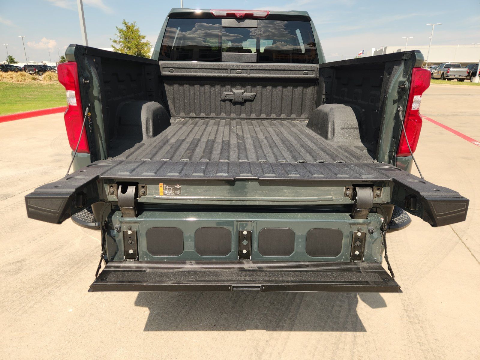 Certified 2026 Chevrolet Silverado 1500 ZR2 AWD/4WD image 36