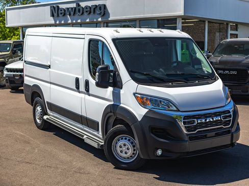Used 2025 RAM ProMaster 2500 w/ U-Haul Equipment Group FWD image 2