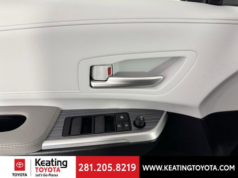 Certified 2025 Toyota Sienna XLE image 14