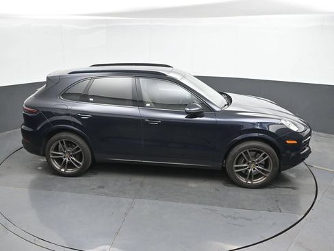 Used 2023 Porsche Cayenne AWD/4WD image 31