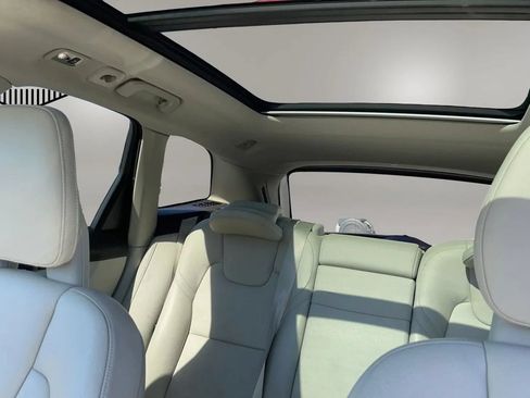 Used 2018 Volvo XC60 T6 Momentum w/ Convenience Package AWD/4WD image 33