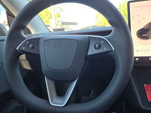 Used 2026 Tesla Model Y 2WD image 23