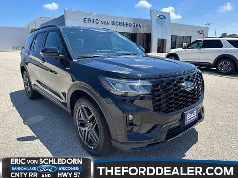New 2026 Ford Explorer ST-Line w/ ST-Line Street Pack AWD/4WD image 1