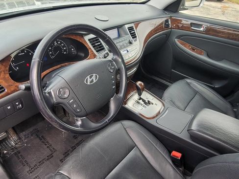 Used 2011 Hyundai Genesis 3.8 image 4
