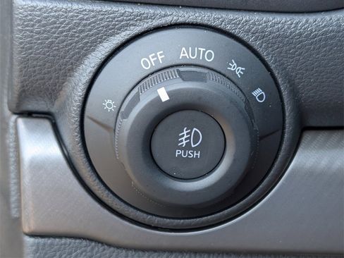 Used 2020 Nissan Titan PRO-4X w/ Pro-4x Convenience Package image 13