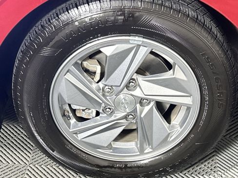 Used 2024 Hyundai Elantra SE image 10