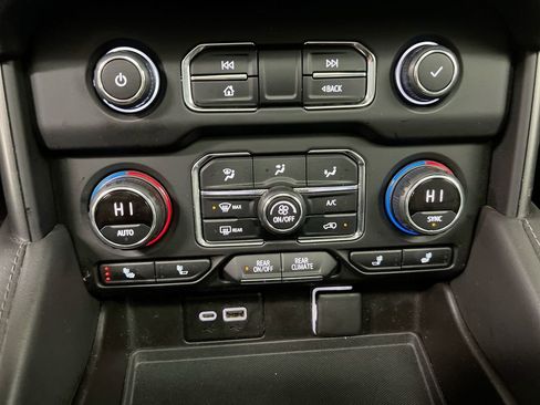 Used 2021 Chevrolet Tahoe Z71 w/ Luxury Package image 16