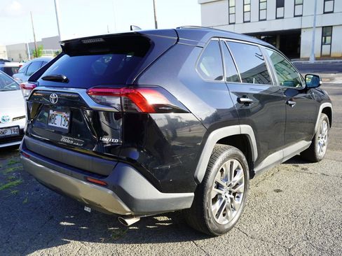 Used 2020 Toyota RAV4 Limited FWD image 23