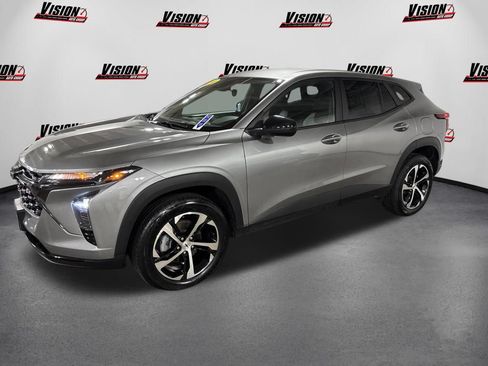 Used 2024 Chevrolet Trax RS w/ Driver Confidence Package FWD image 8
