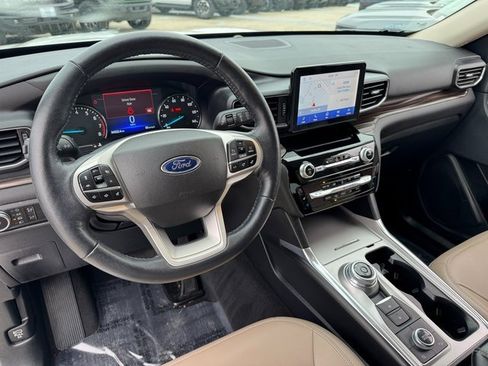 Used 2023 Ford Explorer Limited w/ Equipment Group 301A image 3