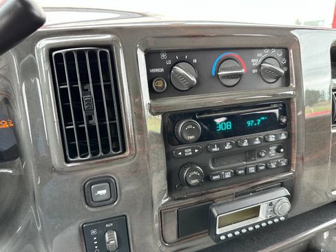 Used 2004 Chevrolet Express 1500 image 9