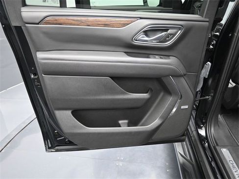 Used 2024 Chevrolet Suburban Premier w/ Advanced Technology Package image 20