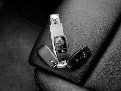 Used 2025 Mercedes-Benz Sprinter 2500 w/ Dashboard Charging Package image 58