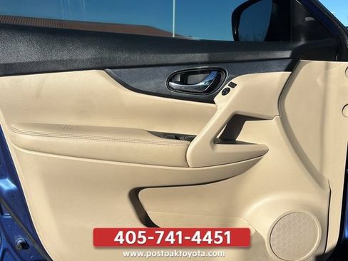 Used 2018 Nissan Rogue SV FWD image 16