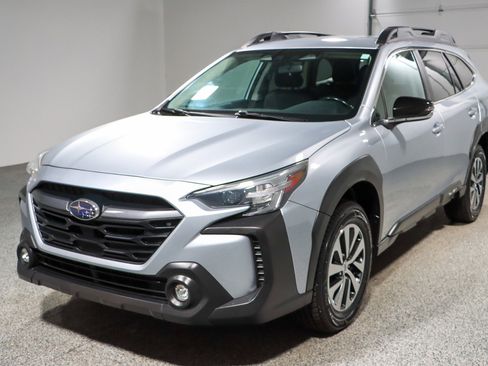 Used 2023 Subaru Outback Premium image 30