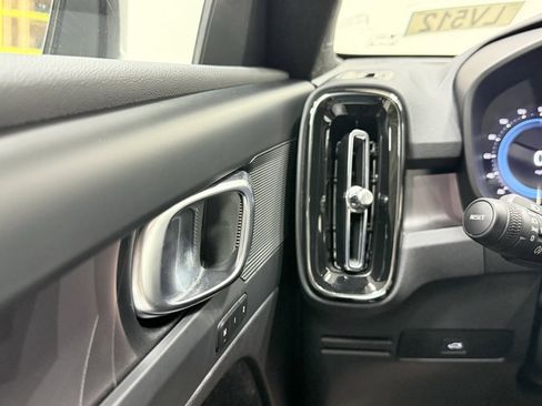Used 2024 Volvo XC40 Recharge Core w/ Protection Package Premier image 19