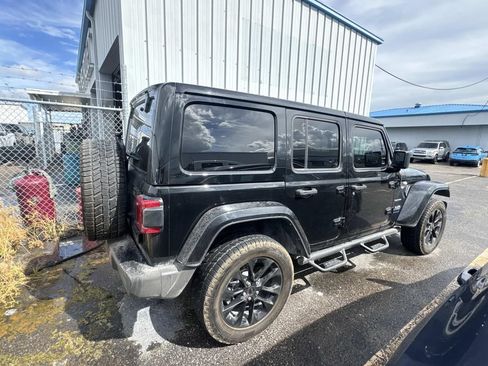 Used 2023 Jeep Wrangler Unlimited Sahara w/ Cold Weather Group AWD/4WD image 10