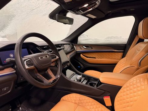 Used 2022 Jeep Grand Cherokee Summit w/ Adv Protech Group IV image 11