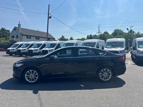 Used 2020 Ford Fusion SE FWD image 2