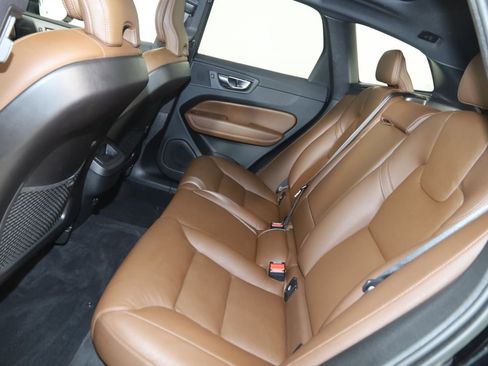 Used 2023 Volvo XC60 B5 Plus w/ Climate Package AWD/4WD image 39