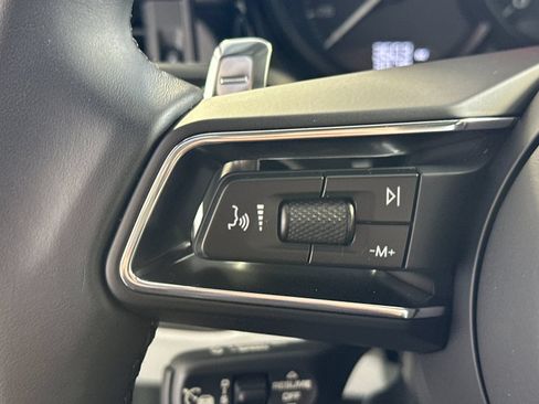 Certified 2025 Porsche Macan AWD/4WD image 28