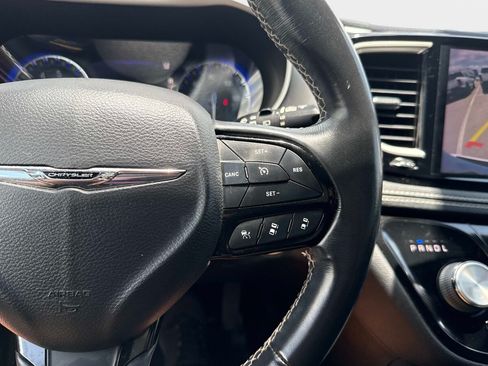 Used 2021 Chrysler Pacifica Touring w/ S Appearance Package FWD image 26