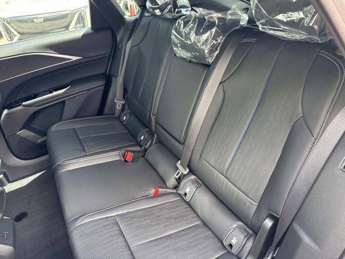 New 2025 Cadillac Lyriq Luxury image 12