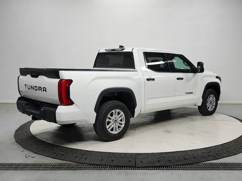 Used 2022 Toyota Tundra SR5 w/ SR5 Convenience Package AWD/4WD image 7