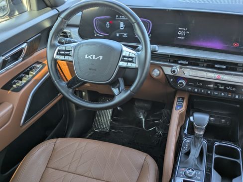 Certified 2025 Kia Telluride AWD image 16